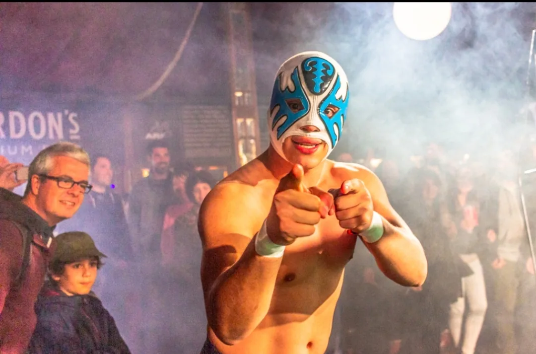 Luchador saludan
